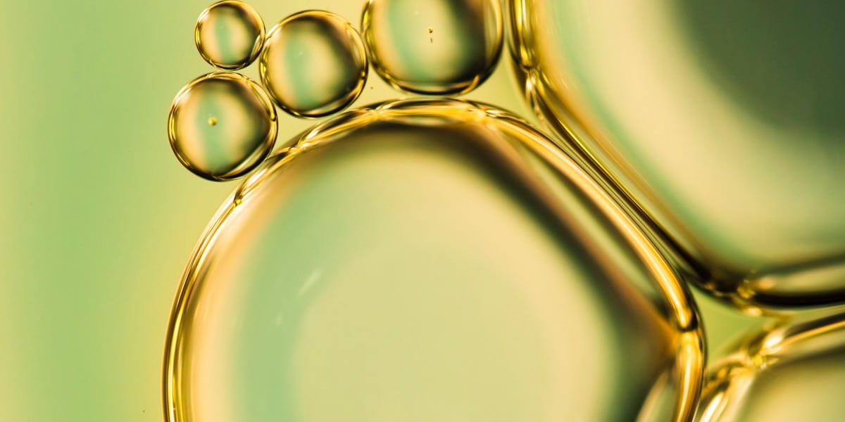 用油滴描繪油浸顯微鏡